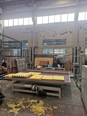 CNC режущая машина Оциллирующая резалка для пенообразовательных материалов Матрас и мебельная промышленность
