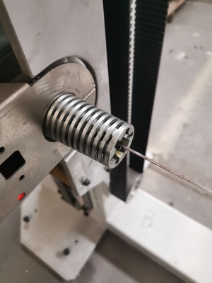 CNC горизонтальный колеблющийся лезвие пилы пена режущая машина для губки и гибкой ПУ с ремнем вращающегося стола